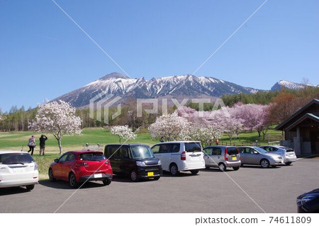 春季岩手山和岩手縣立森林廣場 74611809