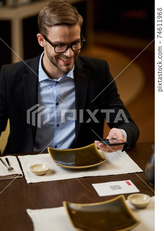 Getting restaurant menu in a contactless way Getting restaurant menu in a contactless way 74611968