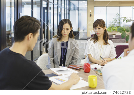 Meeting Men and women business Meeting Men and women business 74612728
