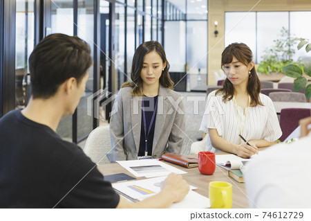 Meeting Men and women business Meeting Men and women business 74612729