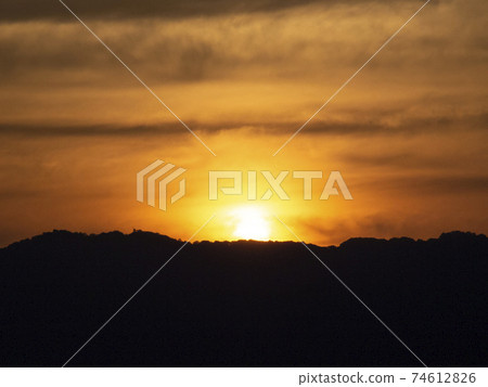 Scenery of the sunrise and sunrise over Mt. Ikoma Scenery of the sunrise and sunrise over Mt. Ikoma 74612826