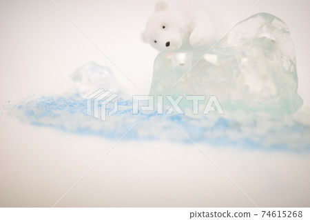 北極熊雕像玩冰 北極熊雕像玩冰 74615268