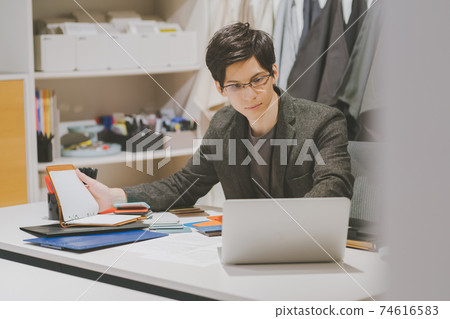 Foreign designer 74616583