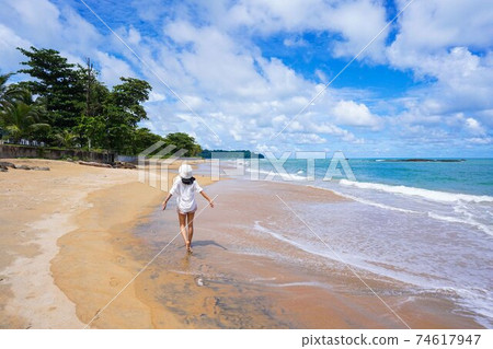 traveler walking on Khaolak beach Phang-nga 74617947