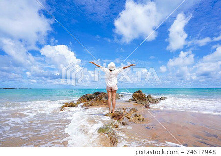 traveler walking on Khaolak beach Phang-nga 74617948