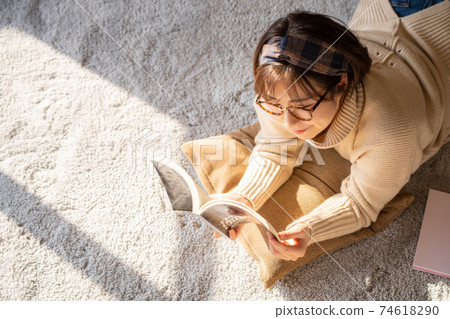 年輕女性的休閒時間 年輕女性的休閒時間 74618290
