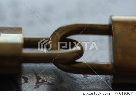 Connected key (lock) 74619307