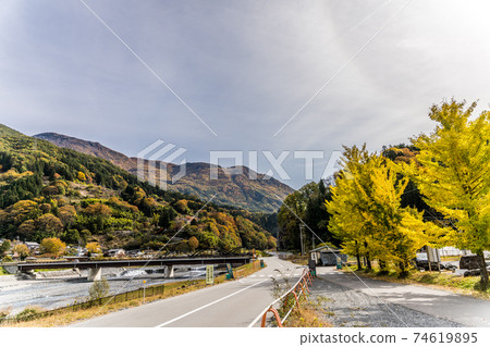 Torikurayama with colored leaves, Oshika Village, Nagano Prefecture Torikurayama with colored leaves, Oshika Village, Nagano Prefecture 74619895