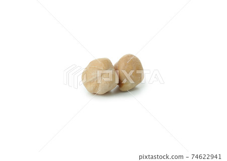 Fresh raw chickpea isolated on white background 74622941