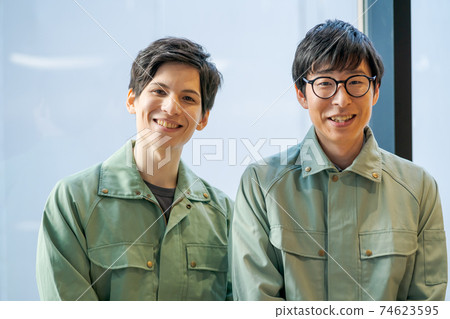 野外工作服的男人 74623595