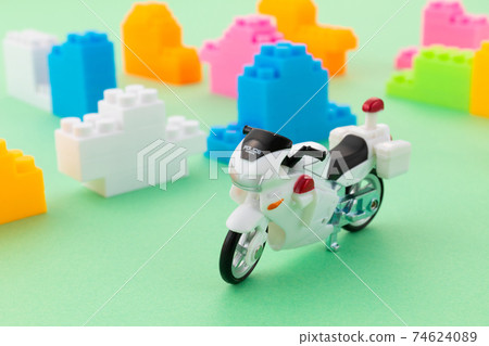 警用摩托車的形象 74624089