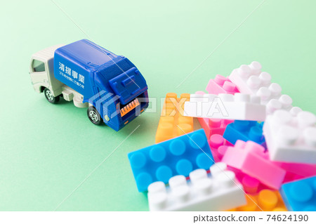 Image of garbage truck Image of garbage truck 74624190