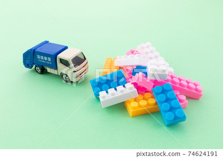 Image of garbage truck Image of garbage truck 74624191