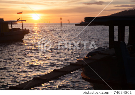 Silhouettes of fishing boats,Kota Kinabalu Silhouettes of fishing boats,Kota Kinabalu 74624861