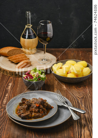 Beef ragout with potato, salad and wine 74624886
