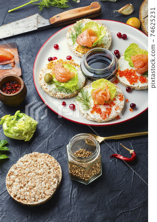 Canapes with smoked salmon 74625231
