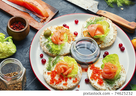 Sandwich with smoked salmon,cheese 74625232