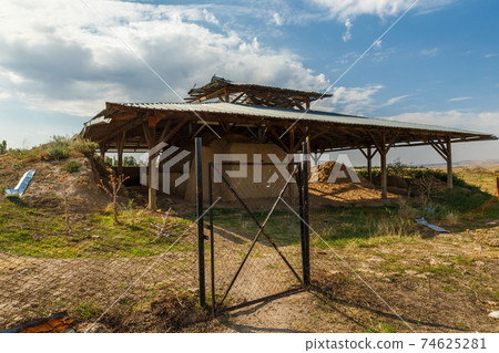 Second Buddhist Temple. Archeological monument. 74625281