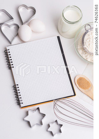 baking background with eggshell baking background with eggshell 74626368