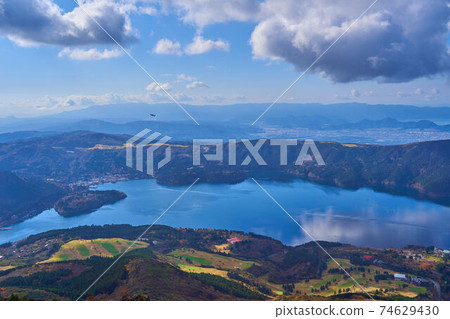 View of Lake Ashi from the summit of Mt. Komagadake in autumn, Hakone Town, Kanagawa Prefecture View of Lake Ashi from the summit of Mt. Komagadake in autumn, Hakone Town, Kanagawa Prefecture 74629430