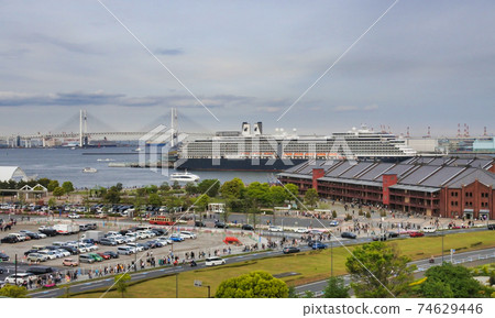 Westerdam and Queen Elizabeth @ Yokohama Port 74629446
