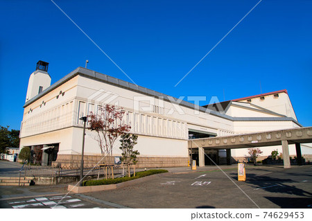 倉敷市禮堂和秋天的早晨的藍天岡山縣倉敷市 74629453