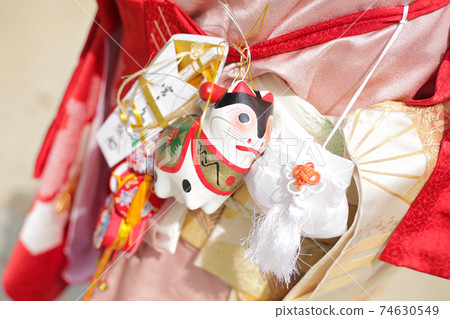 參拜神社的慶典附屬品 參拜神社的慶典附屬品 74630549