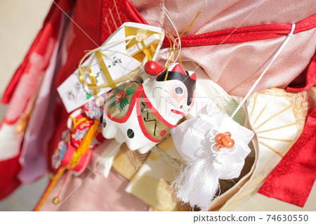 參拜神社的慶典附屬品 74630550