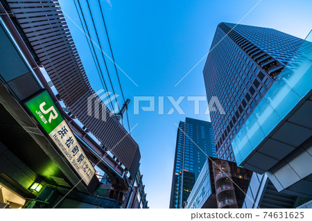 Japan's Tokyo cityscape overlooking Hamamatsucho Station Japan's Tokyo cityscape overlooking Hamamatsucho Station 74631625