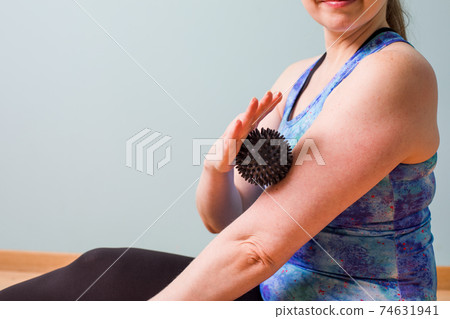 Treatment for hands to relese myofascial constrictions 74631941