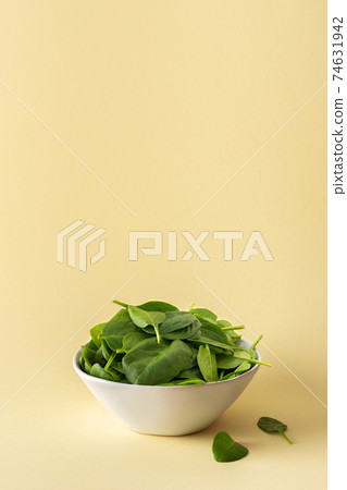 Green spinach leaves close up 74631942