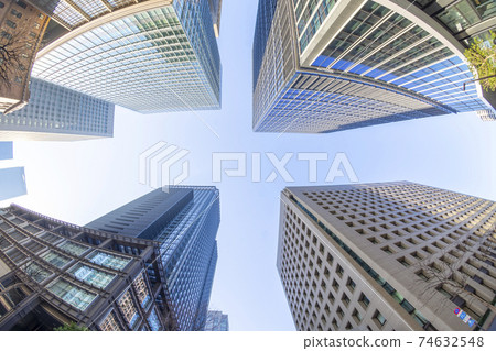Looking up at the sky from the intersection in Tokyo Marunouchi 74632548