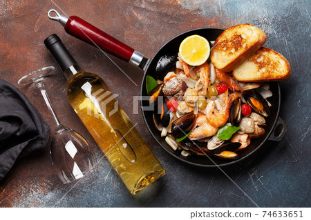Mixed grilled seafood and white wine Mixed grilled seafood and white wine 74633651