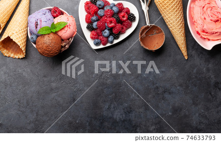 Berry, vanilla and chocolate ice cream sundae 74633793