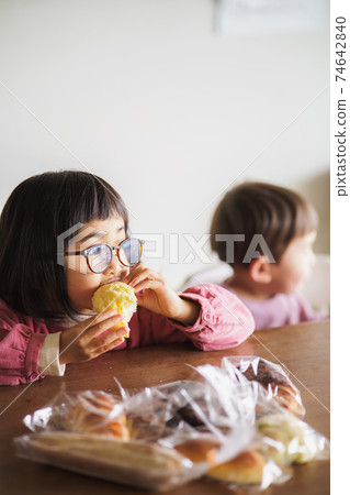 Child cheeking bread Child cheeking bread 74642840