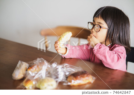 Child cheeking bread 74642847
