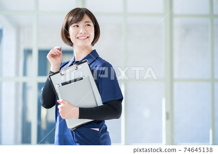 Long-term care image Caregiver Long-term care staff Female long-term care staff Long-term care image Caregiver Long-term care staff Female long-term care staff 74645138