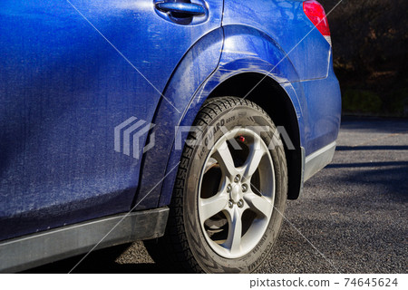 [Car] Fender scratches 74645624