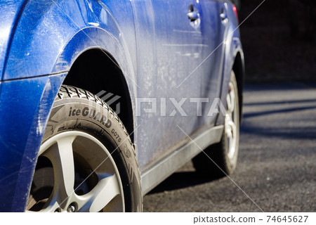 [Car] Fender scratches 74645627