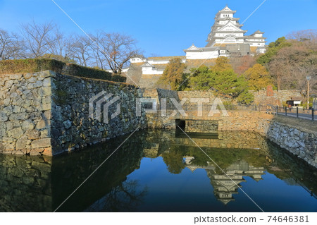 [Hyogo Prefecture] Symmetrical Himeji Castle 74646381