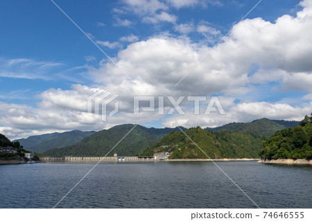 奧庫塔米湖和奧庫塔米水壩 74646555