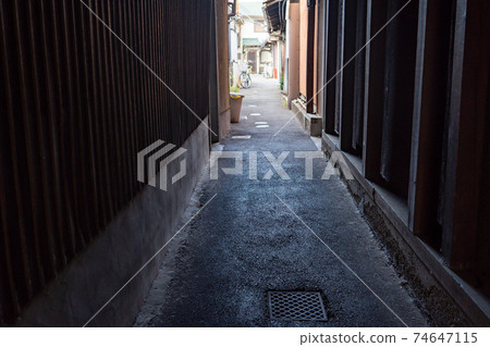 Photographed alleys in Higashiyama Ward and Nakagyo Ward, Kyoto City 74647115