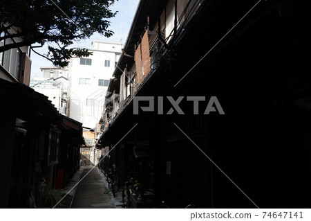 Photographed alleys in Higashiyama Ward and Nakagyo Ward, Kyoto City Photographed alleys in Higashiyama Ward and Nakagyo Ward, Kyoto City 74647141