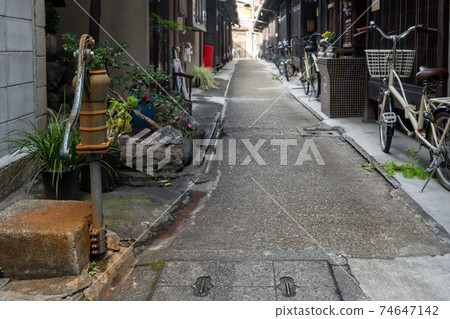 Photographed alleys in Higashiyama Ward and Nakagyo Ward, Kyoto City 74647142