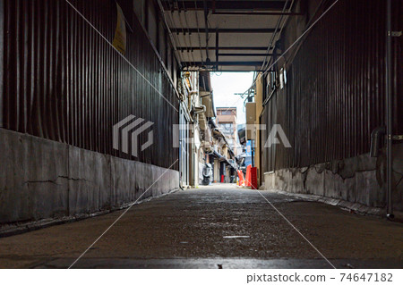Photographed alleys in Higashiyama Ward and Nakagyo Ward, Kyoto City Photographed alleys in Higashiyama Ward and Nakagyo Ward, Kyoto City 74647182