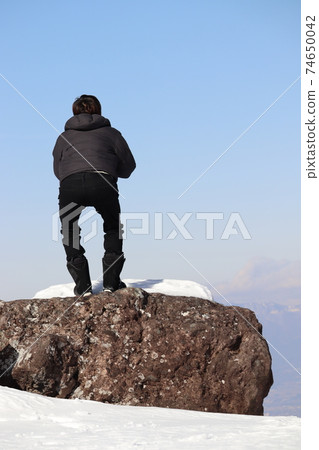 A funny man with a slight waist A funny man with a slight waist 74650042
