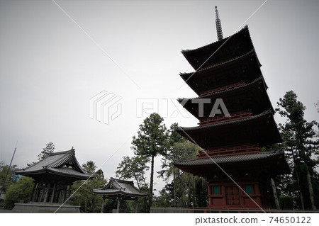 它是鎌倉時代由日蓮聖人開闢的廟宇,是日蓮教派的主廟。 (中山山寬治寺 它是鎌倉時代由日蓮聖人開闢的廟宇,是日蓮教派的主廟。 (中山山寬治寺 74650122
