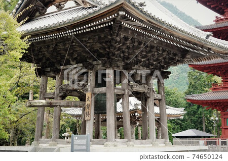 它是鎌倉時代由日蓮聖人開闢的廟宇，是日蓮教派的主廟。 （美濃市的關氏寺） 74650124