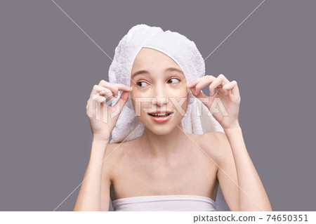 Eye patch procedure. Facial treatment. Dermatology spa. Detox therapy Eye patch procedure. Facial treatment. Dermatology spa. Detox therapy 74650351