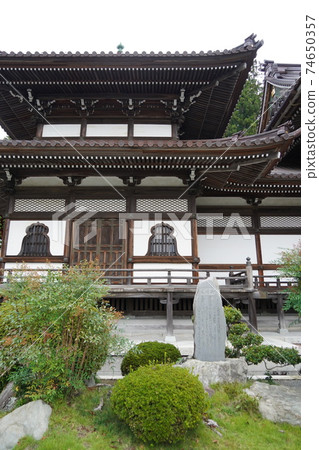 它是鎌倉時代由日蓮聖人開闢的廟宇,是日蓮教派的主廟。 (中山山寬治寺 它是鎌倉時代由日蓮聖人開闢的廟宇,是日蓮教派的主廟。 (中山山寬治寺 74650357